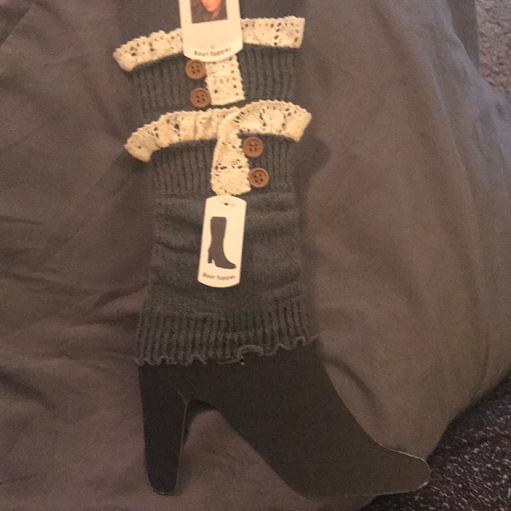 Daisy Fuentes 1 size boot topper blue w/white lace